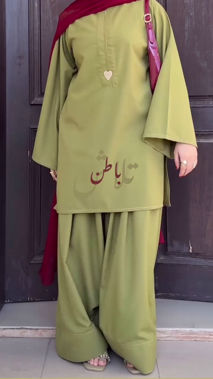 💚 Olive Green Co-Ord Set with Red Dupatta – Graceful Elegance Redefined ❤️✨