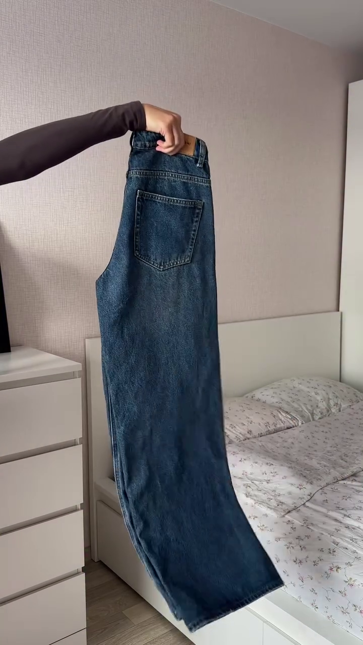 💛 Chic Ribbed Tank & Denim Combo – Everyday Cool Made Effortless 👖✨