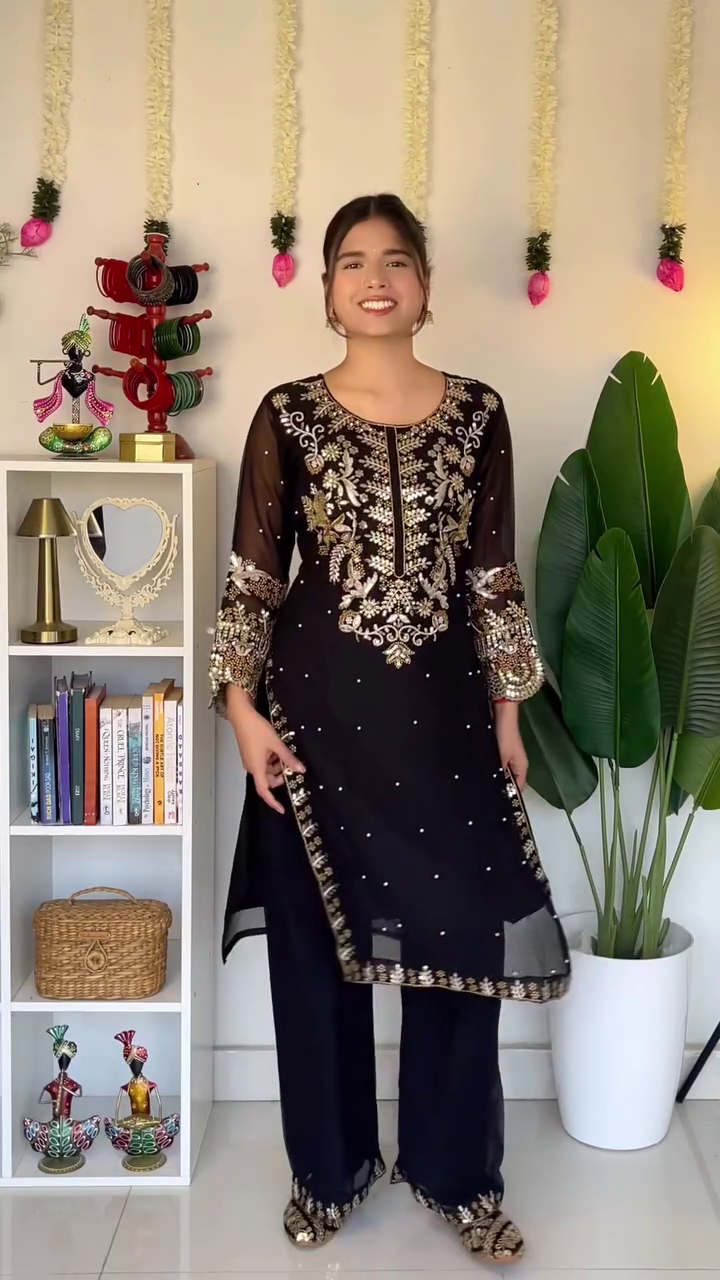 “Noor Mahal Luxury Embroidered Suit Set 👑 | Elegant Black Party Wear Palazzo Collection”