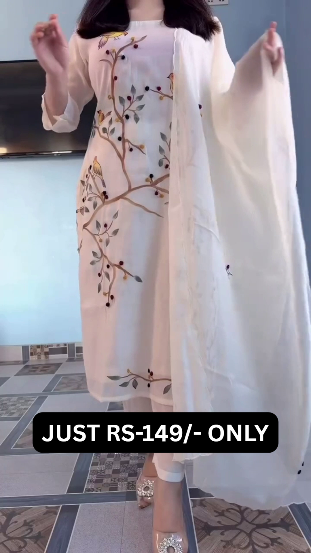 “Ivory Blossom Luxury Suit Set 🌸 | Elegant Embroidered White Pakistani Style 3 Piece Dress”