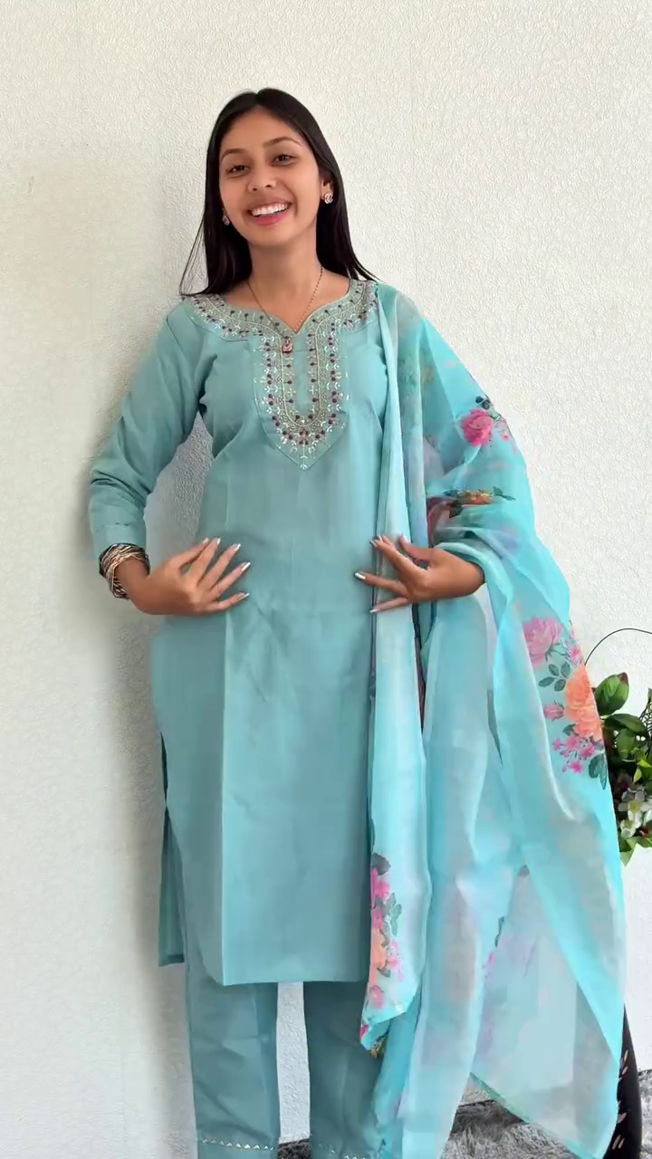 🩵🌸 Elegant Floral Dupatta Kurta Set 🌸🩵