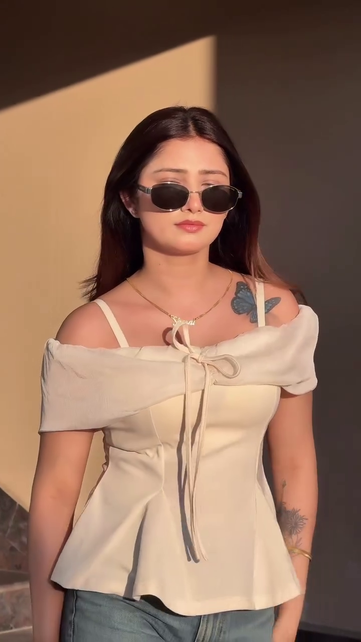 🤍✨ Soft Elegance Off-Shoulder Peplum Top – Chic Minimal Glam ✨🤍