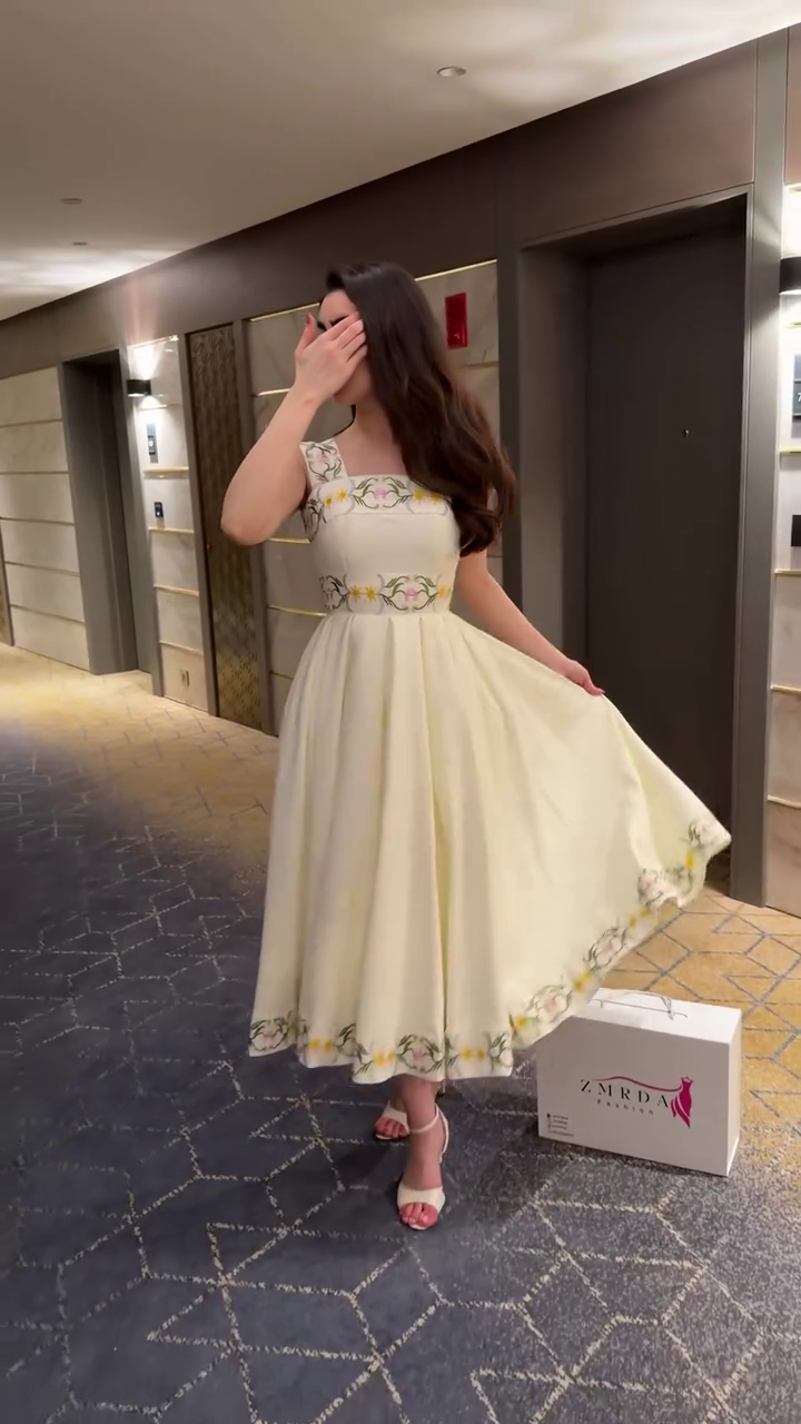 🌼✨ Garden Grace Embroidered Midi Dress – Timeless Feminine Elegance ✨🌼
