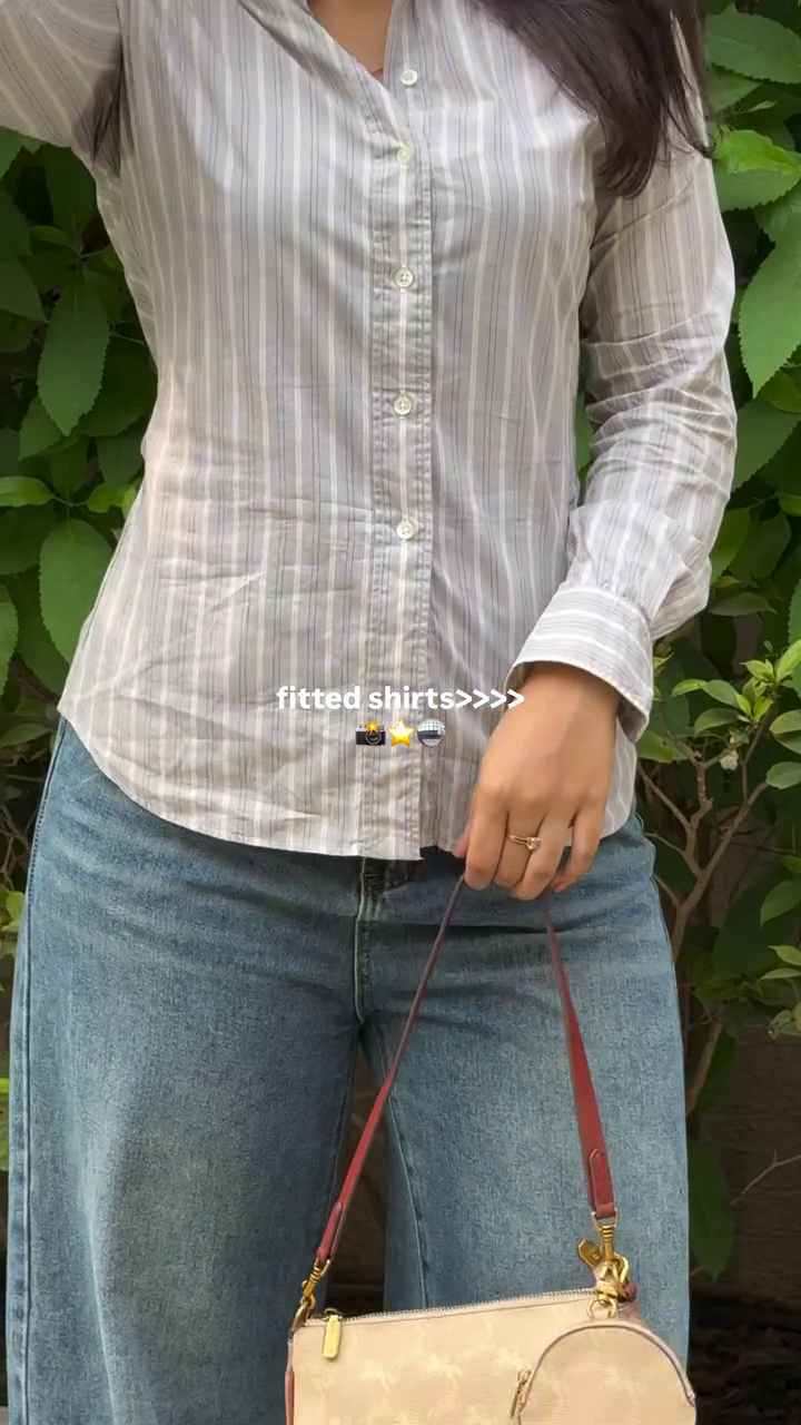🤍✨ Classic Pinstripe Fitted Shirt – Effortless Chic, Everyday Elegance ✨🤍