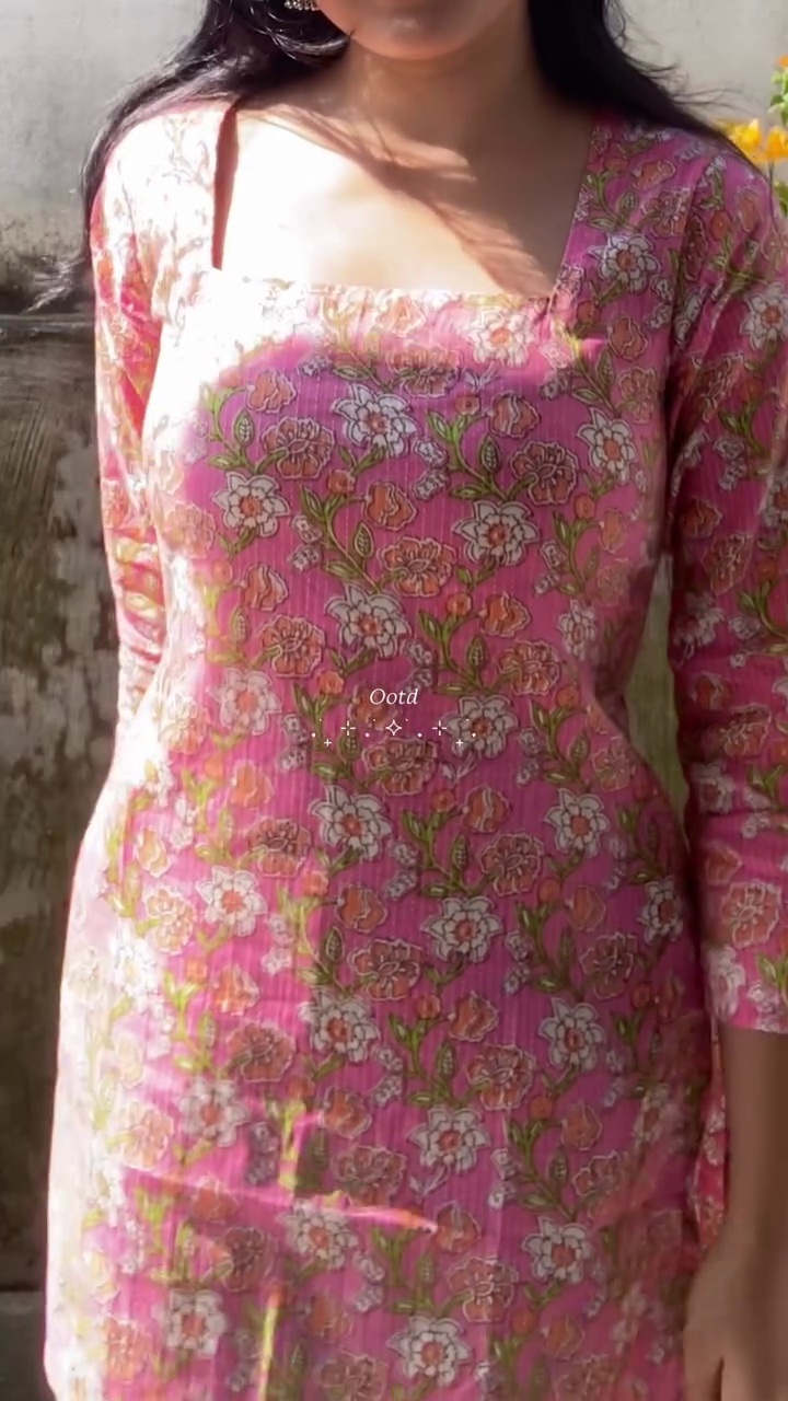 🌸✨ Pink Floral Bodycon Dress – Feminine, Elegant & Blooming with Charm ✨🌸