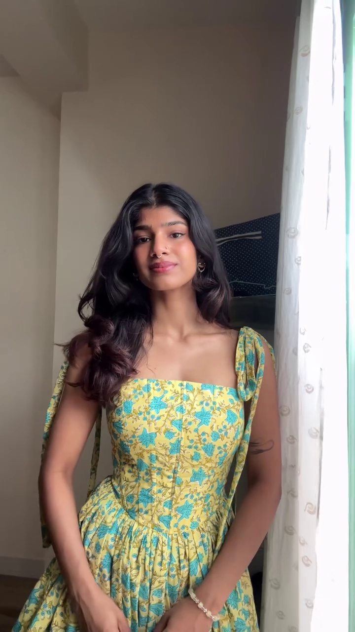 💛🌿 Yellow Floral Sundress – Sunshine Energy & Effortless Charm ✨💛
