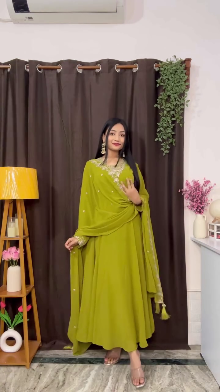 💚✨ Graceful Olive Green Ethnic Elegance ✨💚
