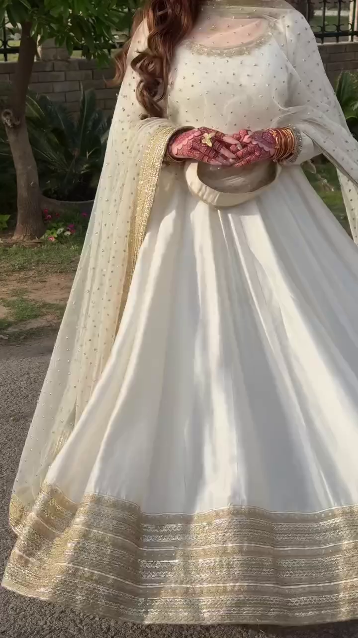 🤍✨ Ivory Grace — Elegant, Regal & Timeless ✨🤍